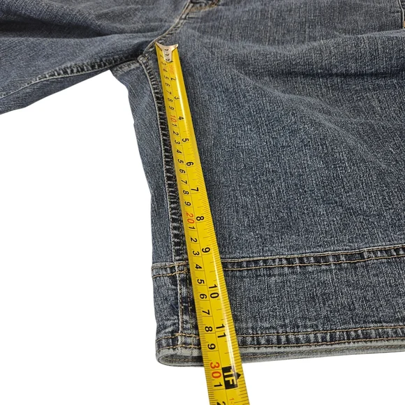 Levi's Women's Medium Blue Boyfriend Denim Bermuda Shorts - Picture 8 of 8